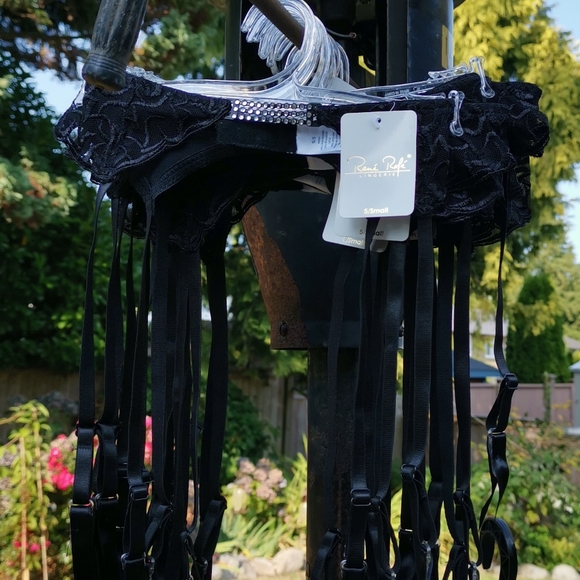 Rene Rofe Black Lace Garter Belt - Picture 1 of 5